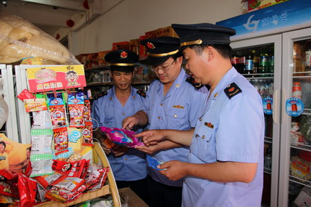 南寧市工商局邕寧分局多措并舉 筑牢農(nóng)村食品安全“防護(hù)網(wǎng)”